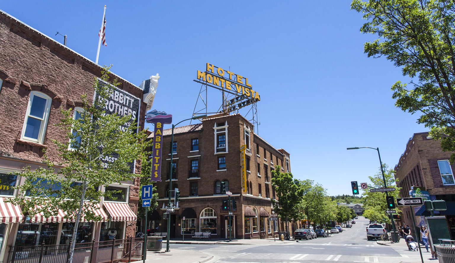 Stopping in Flagstaff, Arizona, on a Route 66 Road Trip | ROAD TRIP USA